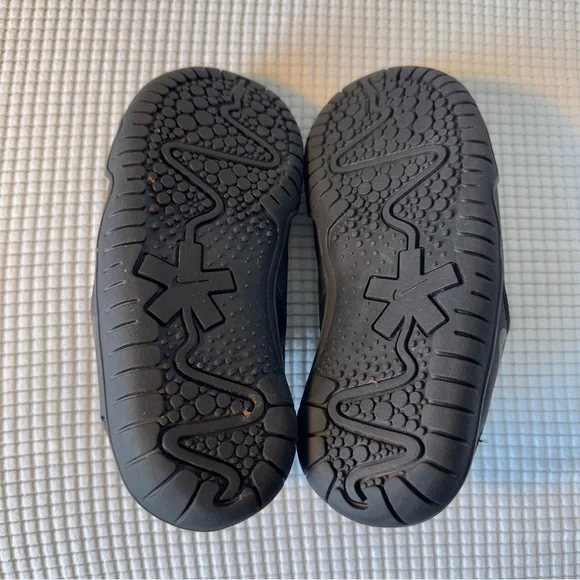 Nike Women’s Zoom Pulse Nursing Slip-On Shoes - Picture 7 of 10